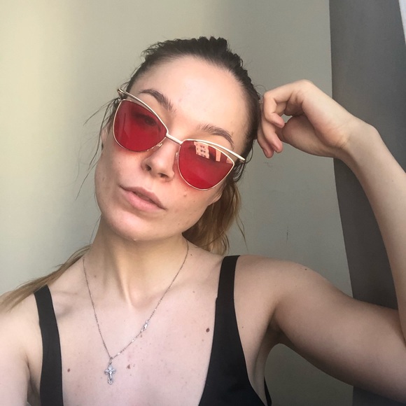 Red sunglasses 🕶 - Picture 3 of 4